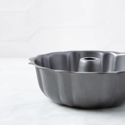 Chloe Kitchen Stuff Heavy Duty Non-Stick Fluted Cake Pan (9.5