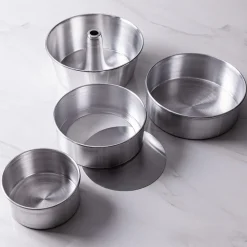Crown Cookware The Canada Series Round Cake Pan 9"