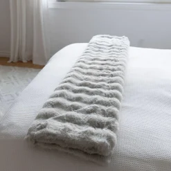 Harman Luxe Sculpted Fur Throw (Grey)
