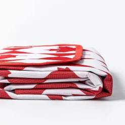 Safdie Canada 'Maple Leaf' Picnic Mat (Red/White)