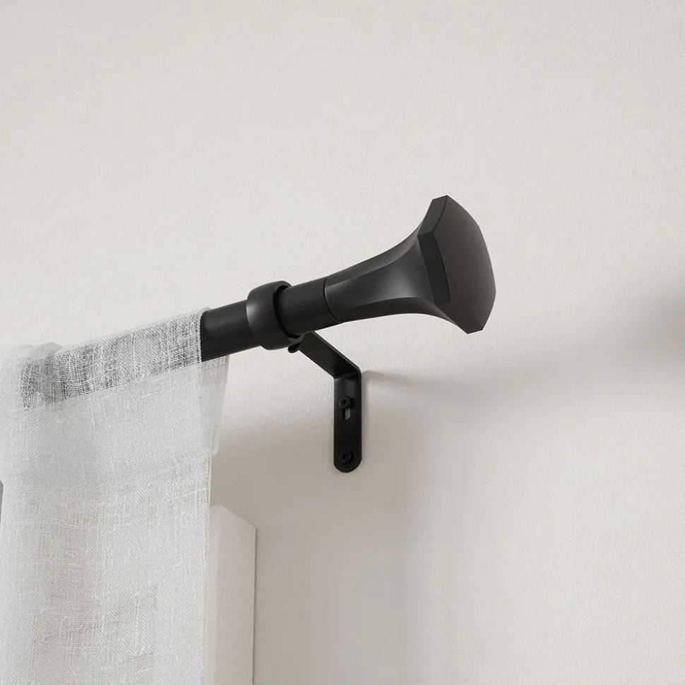 Umbra Extendable 'Sita' Metal Curtain Rod 36-72" (Black)
